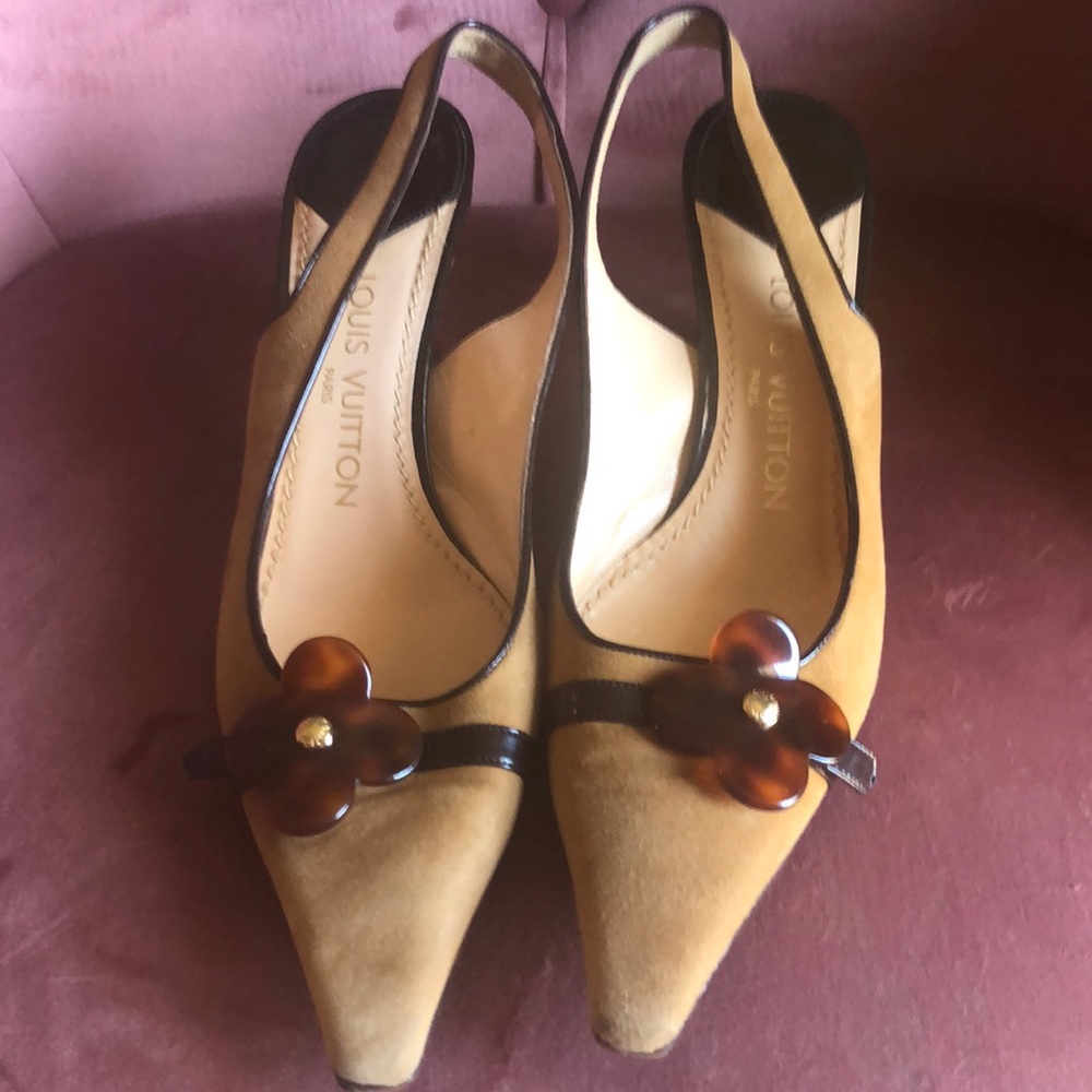 Louis Vuitton 39 1/2 kitten heals with Bakelite accents